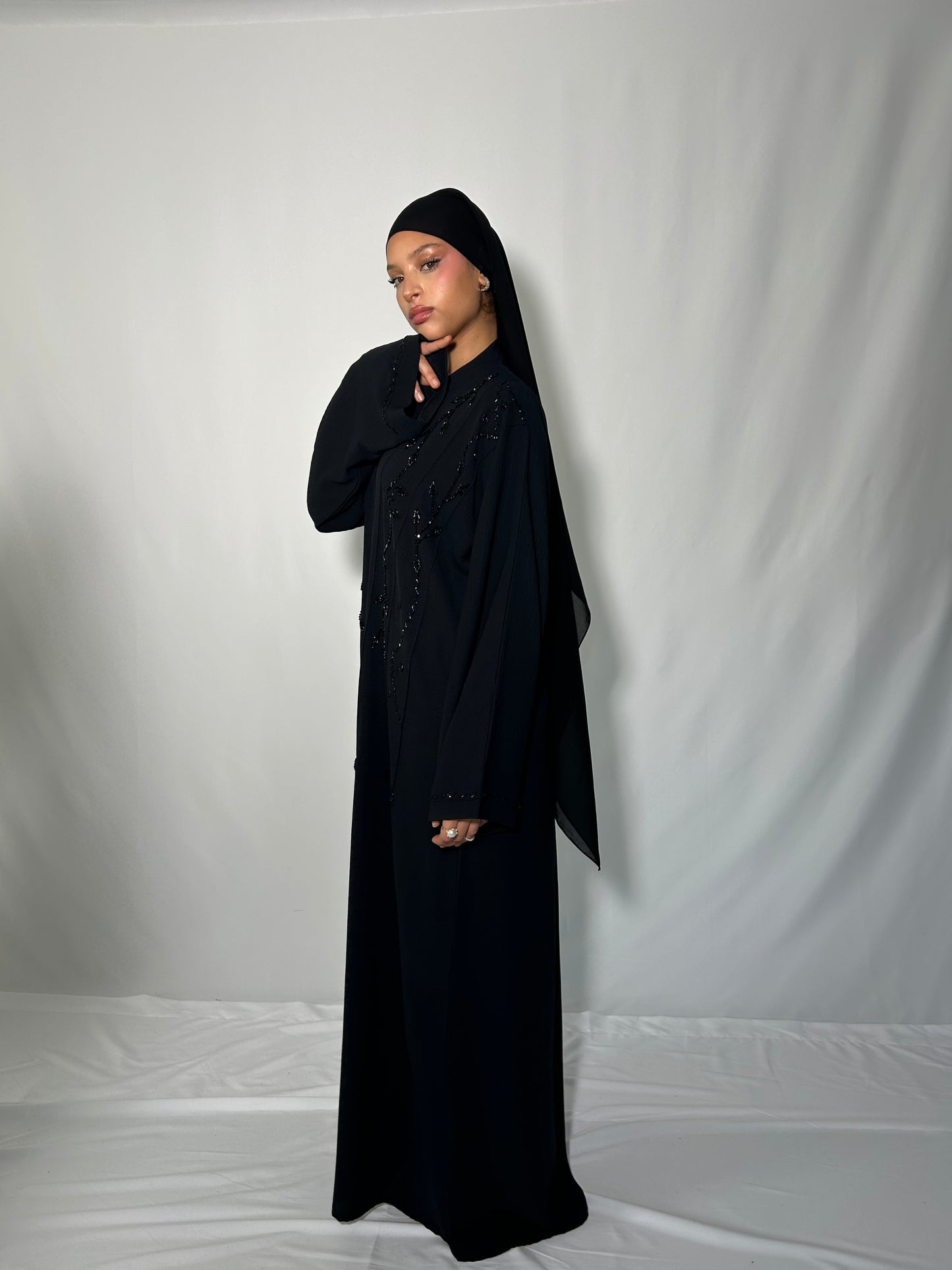 Abaya traditionnel Dubaï perlée avec voile assorti